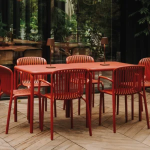 Brene spiseborde og stole