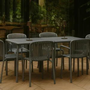 Brene spiseborde og stole