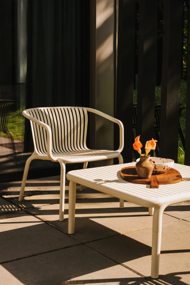 Brene Loungebord i hotel lounge – stilrent og funktionelt